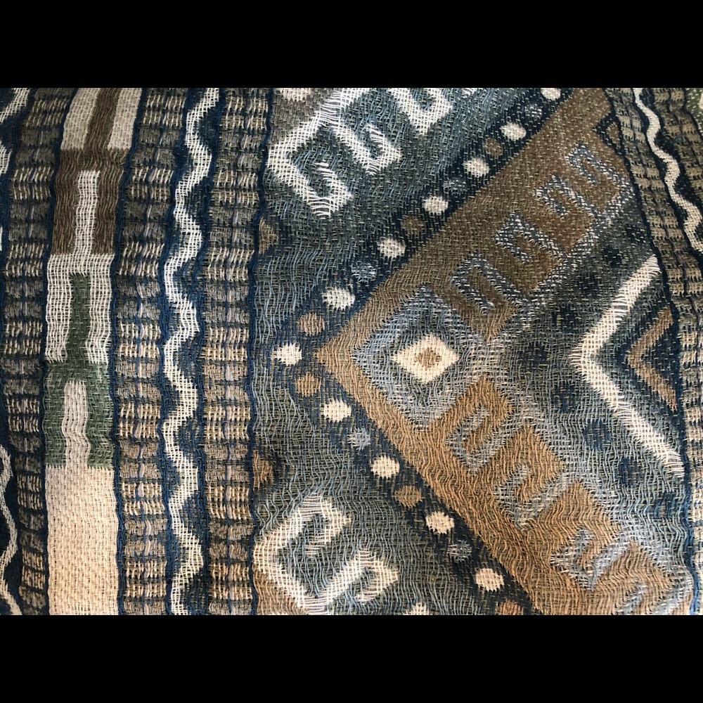 Large scarf - Picture 4 of 5